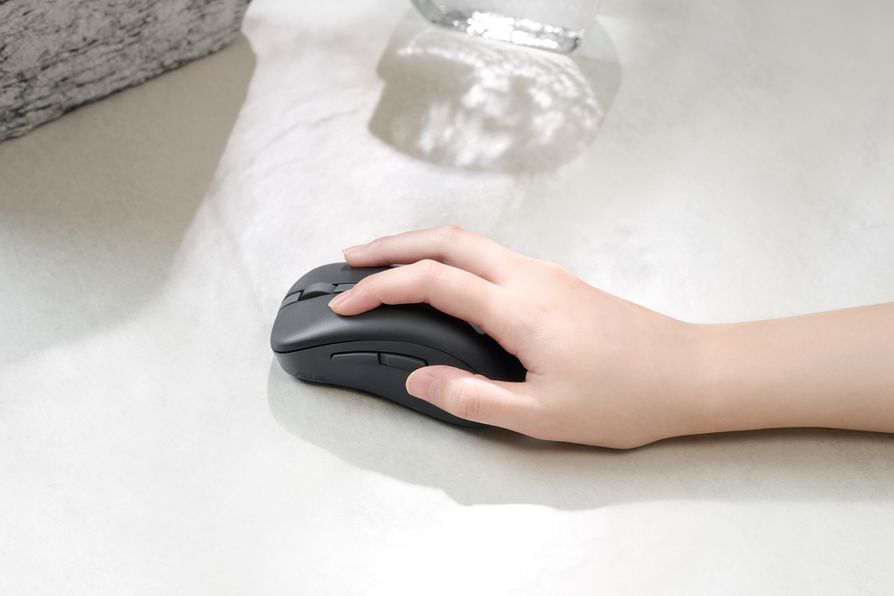 Asus Wireless Mouse M D102 Scenario Photo Near Silent Mouse Click